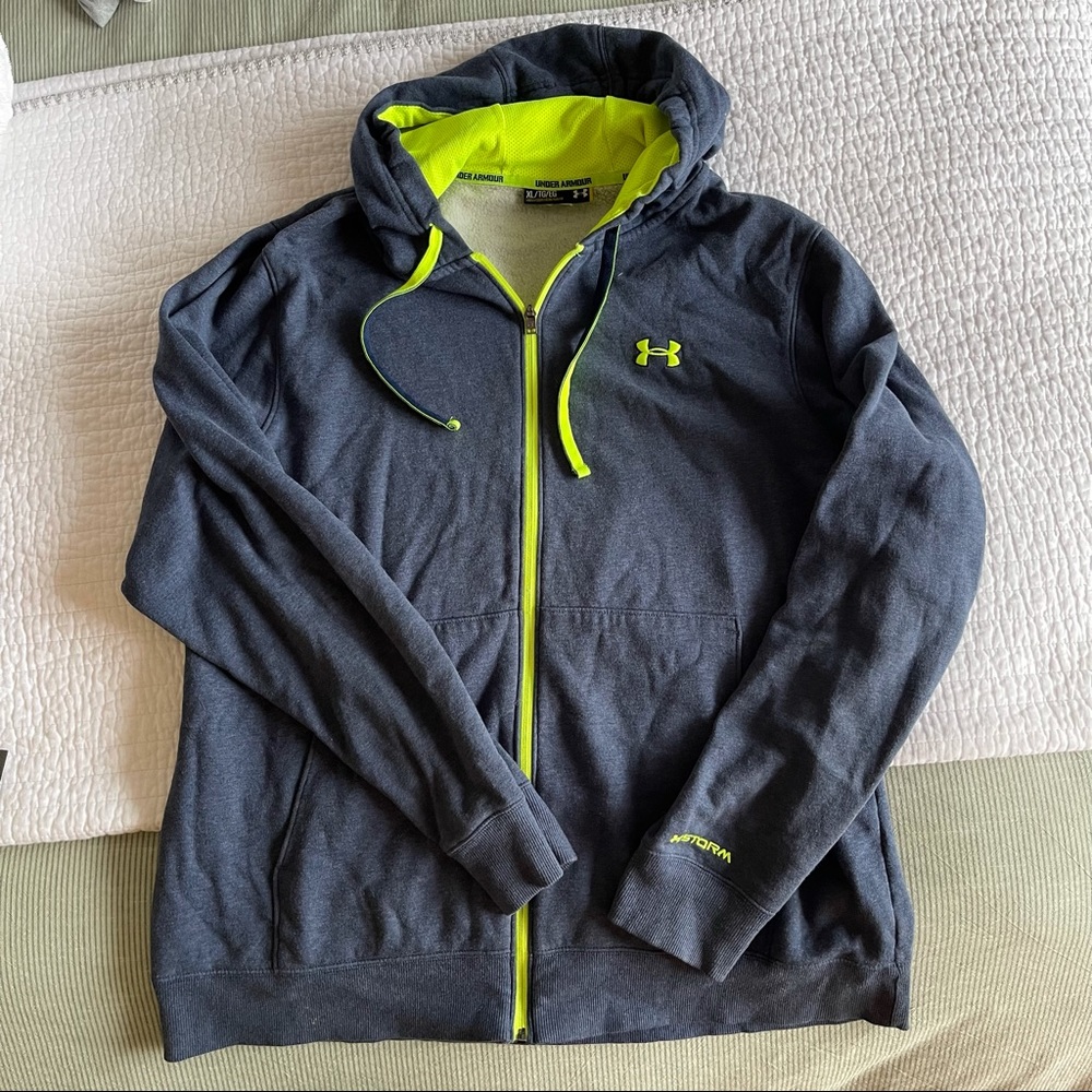 Men’s Under Armour hoodie. Size XL